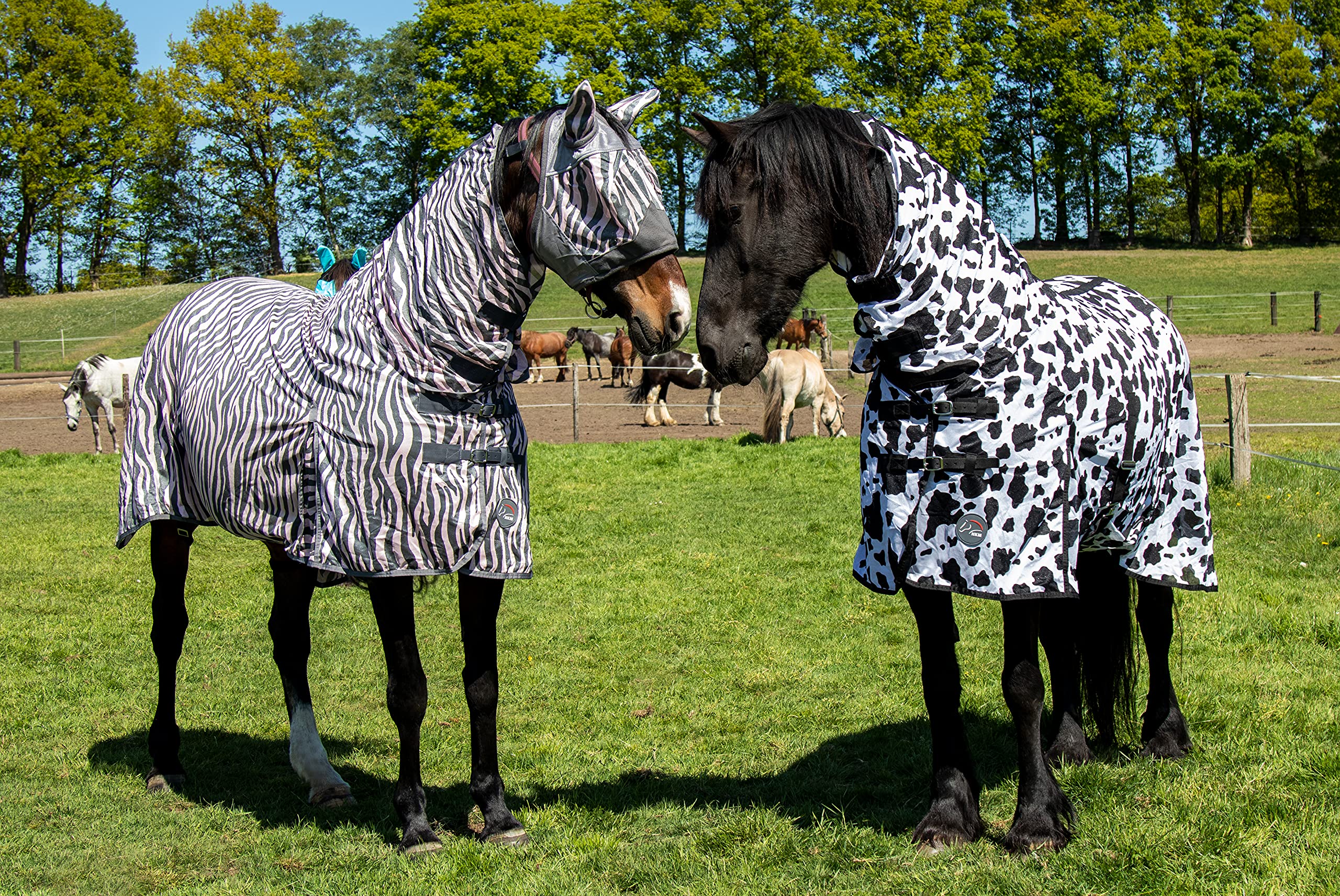 hkm-12449-fliegendecke-mit-halsteil-145-cm-cow-schwarz-wei image 3